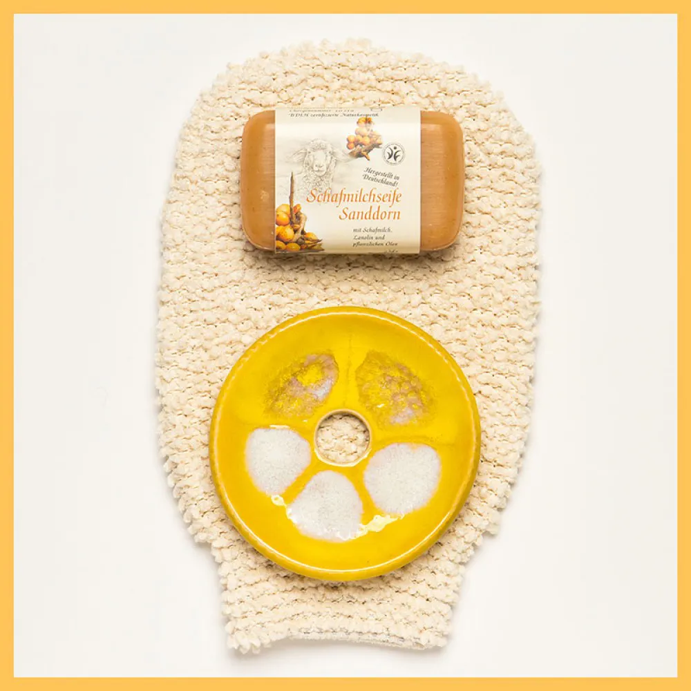 Manusa din bumbac organic insotita de sapunul cremos cu catina si savoniera ceramica, Forster's Natural Products