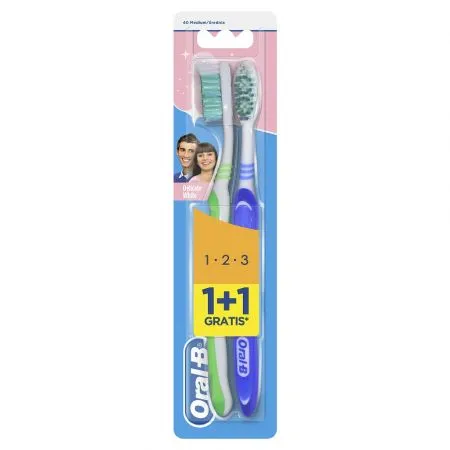 Periuta de dinti manuala 3 Effect Delicate White, 40 Medium, 2 bucati, Oral-B