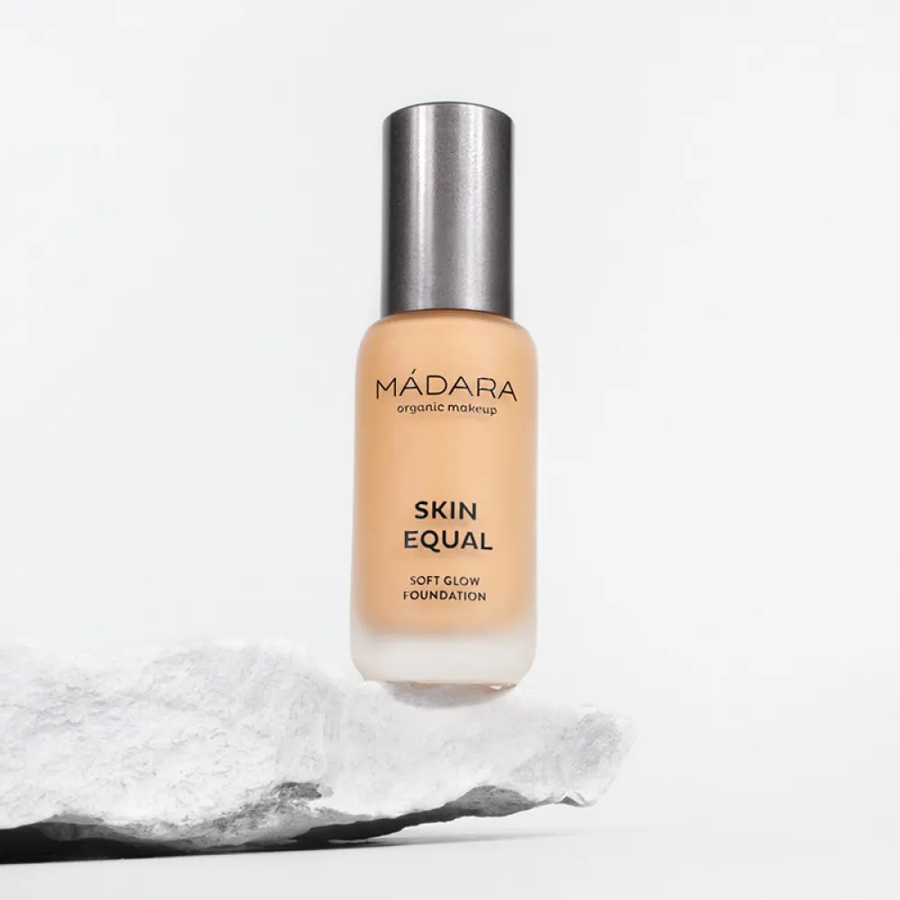 Skin Equal 40 Sand - fond de ten soft glow SPF15 (30 ml), Madara